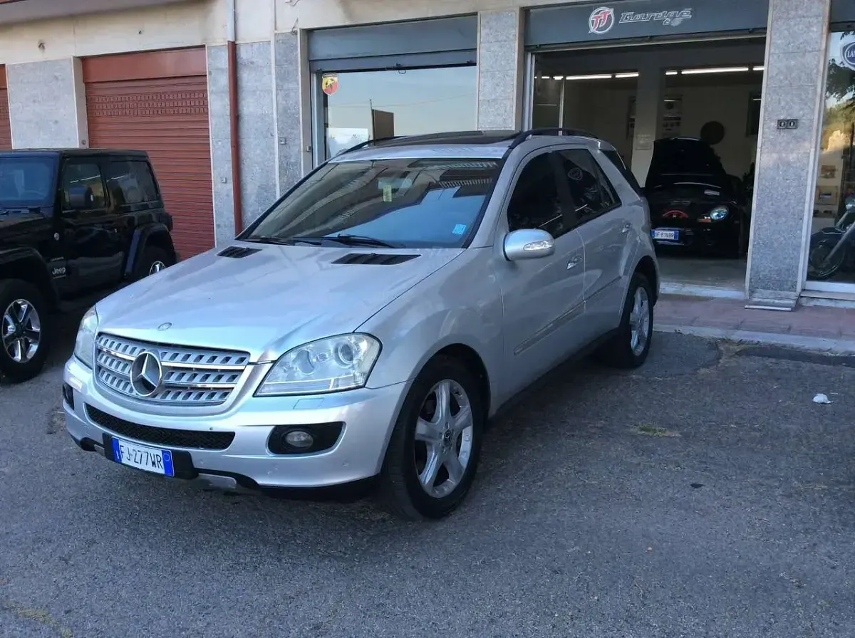 Usata Mercedes ML320 224 CV (164 kW) 2008 Argento SUV