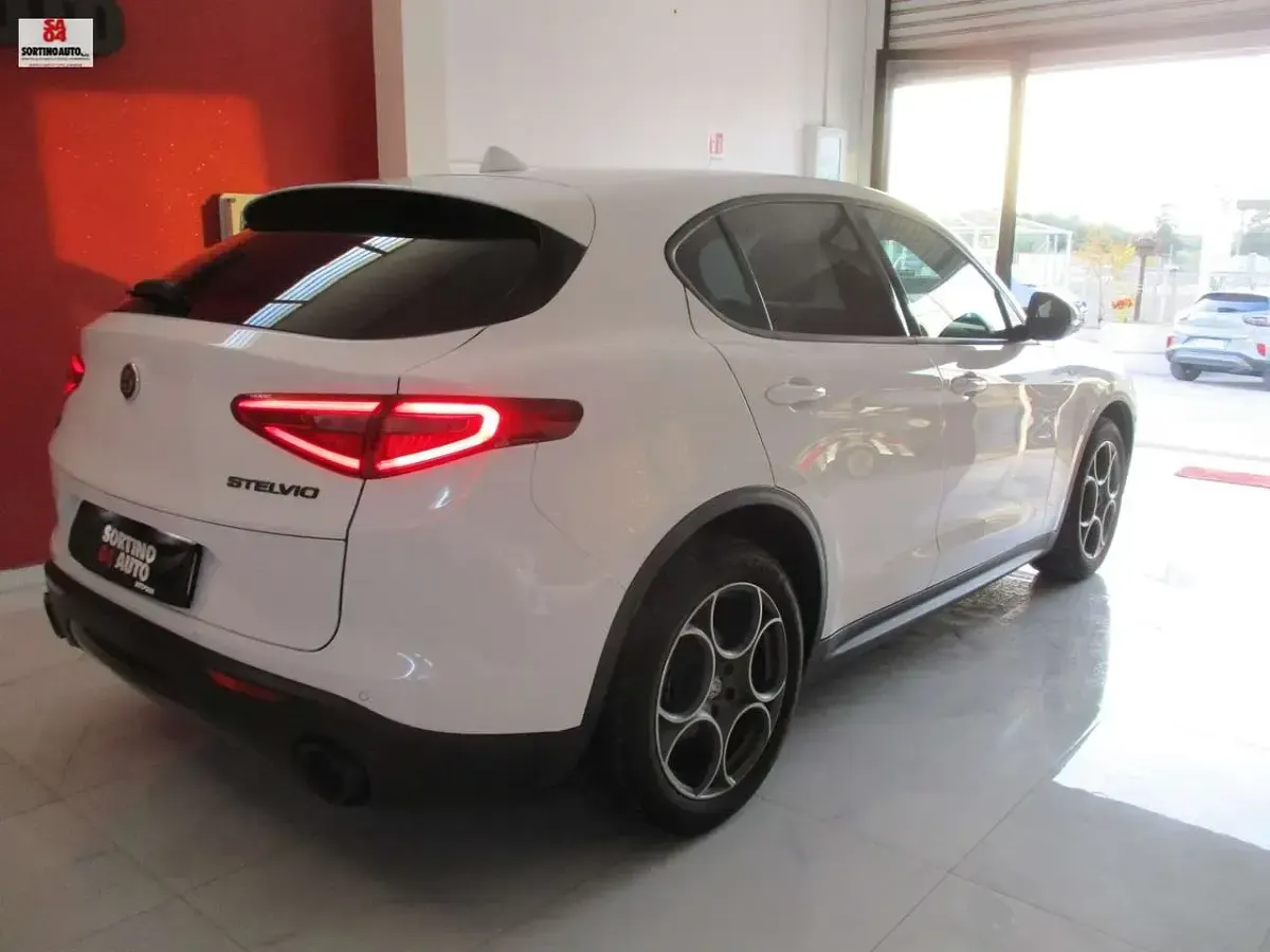 Usata Alfa Romeo Stelvio Sprint 190 CV (139 kW) 2021 Bianco SUV