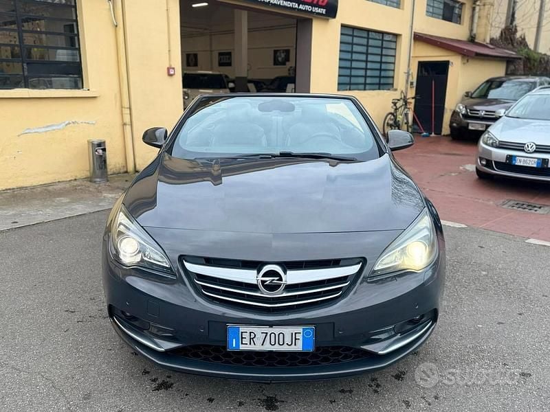 Usata Opel Cascada Cosmo 165 CV (121 kW) 2013 Grigio Cabrio