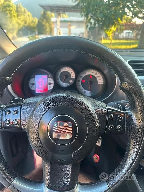 Usata Seat Leon 200 CV (147 kW) 2008 Nero Utilitaria