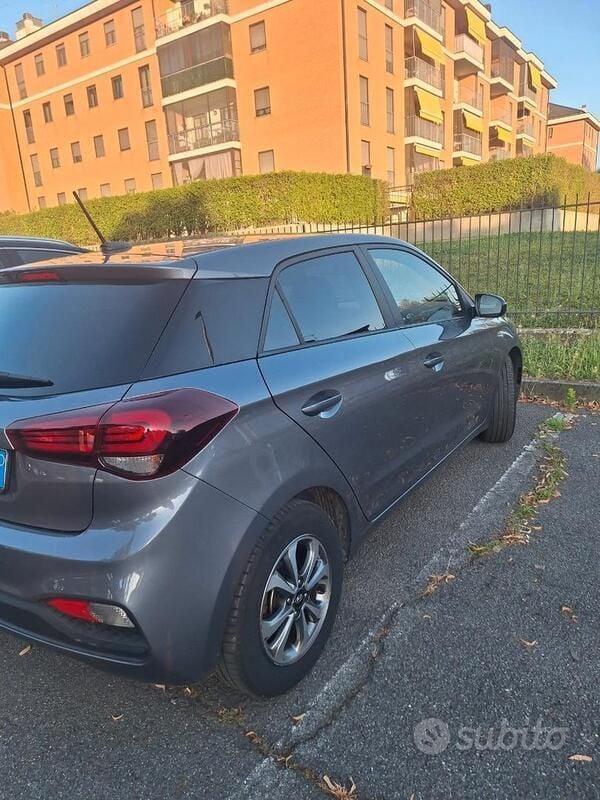 Usata Hyundai i20 75 CV (55 kW) 2020 Argento Utilitaria