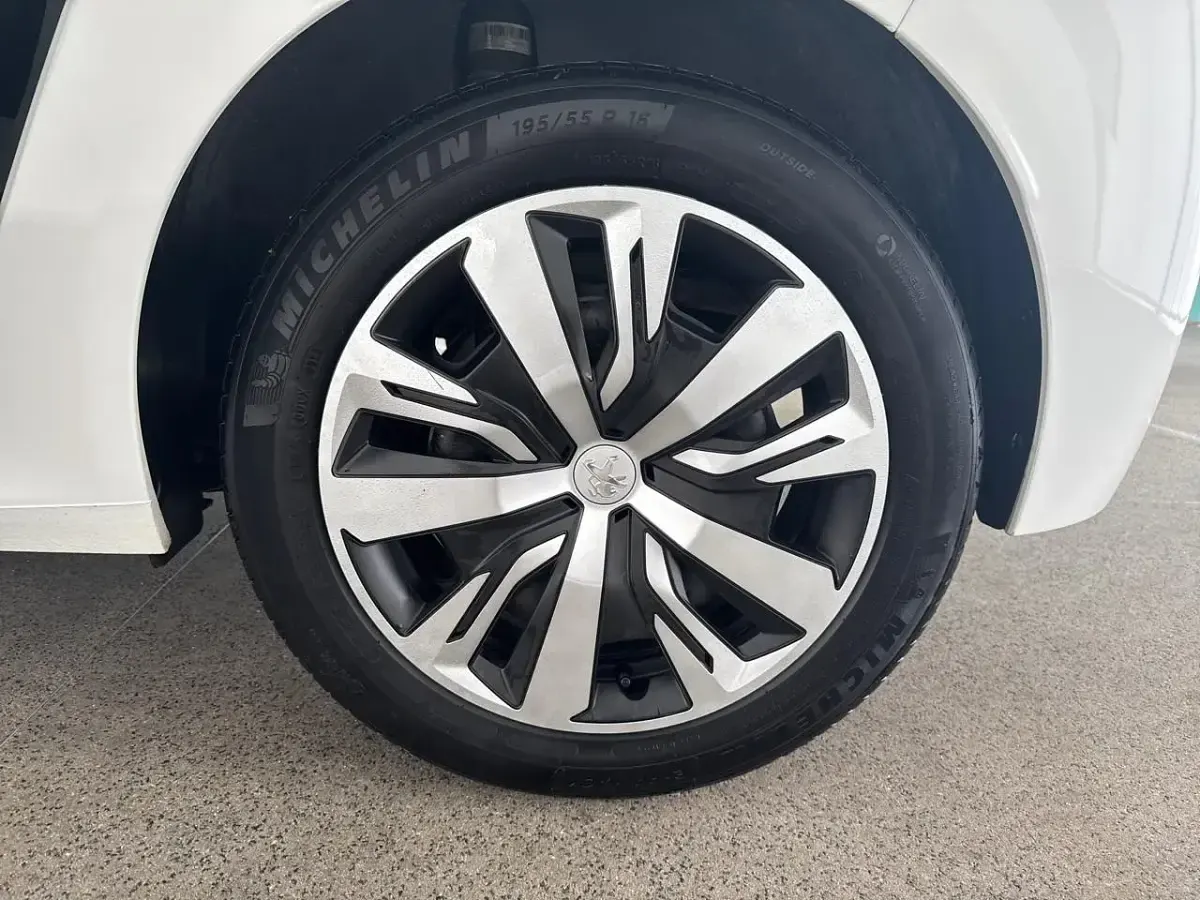 Usata Peugeot 208 Active 2023 Bianco Utilitaria