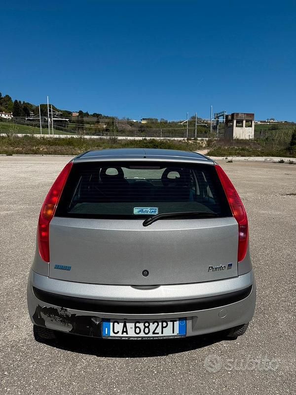 Usata Fiat Punto Active 60 CV (44 kW) 2002 Grigio Utilitaria