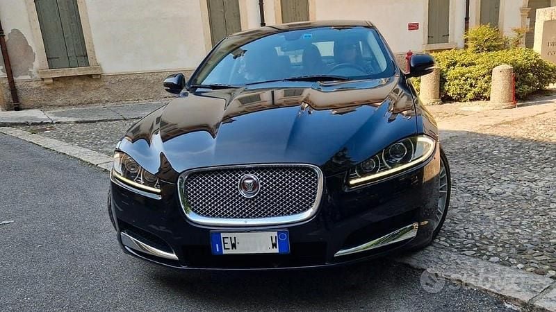 Usata Jaguar XF Luxury 240 CV (176 kW) 2014 Nero Berlina