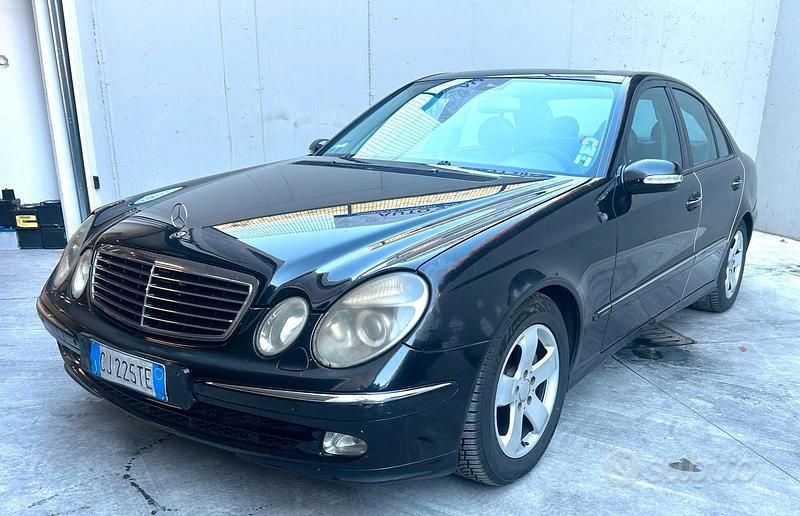 Usata Mercedes E320 204 CV (150 kW) 2003 Nero Berlina