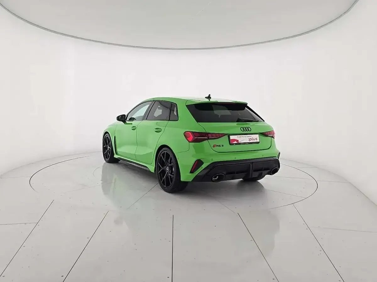 Nuova Audi RS3 400 CV (294 kW) 2026 Verde Berlina