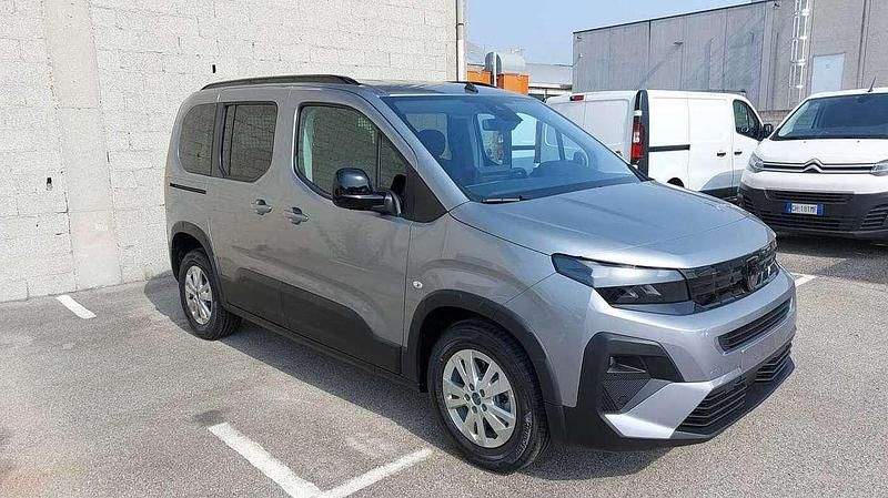 Verde Nuova 2025 Peugeot Rifter Allure Monovolume | 23.990 € (Ottimo prezzo) - Immagine 1/4