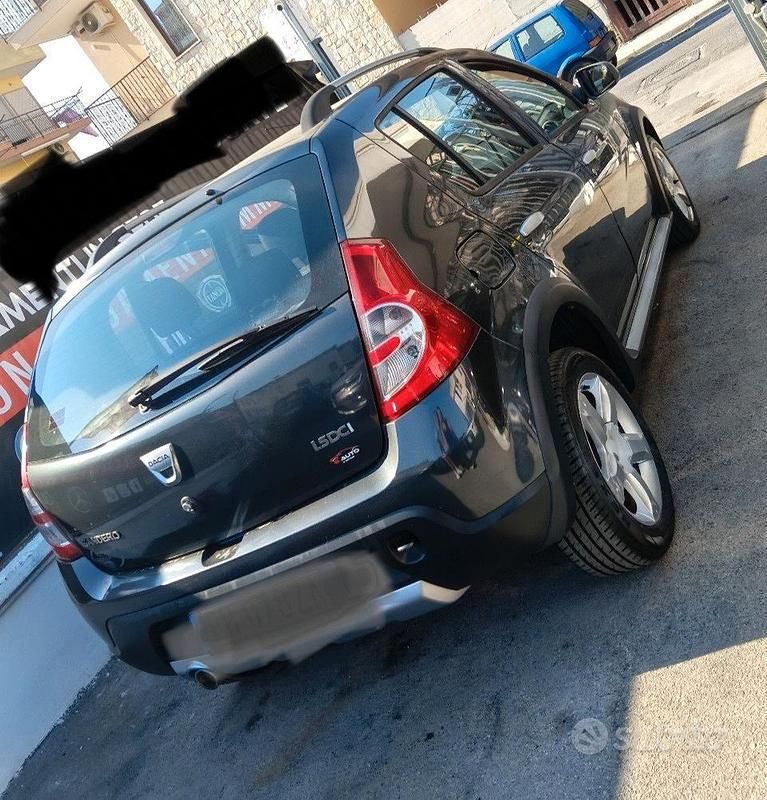 Usata Dacia Sandero 90 CV (66 kW) 2011 Grigio SUV