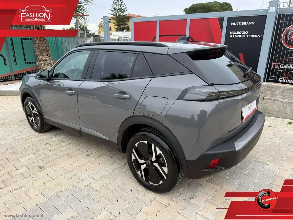 Usata Peugeot 2008 Allure 102 CV (75 kW) 2024 Grigio SUV