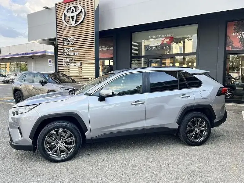 Usata Toyota RAV4 Hybrid 222 CV (163 kW) 2022 Grigio SUV
