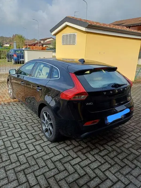 Usata Volvo V40 Ocean Race 120 CV (88 kW) 2016 Nero Berlina