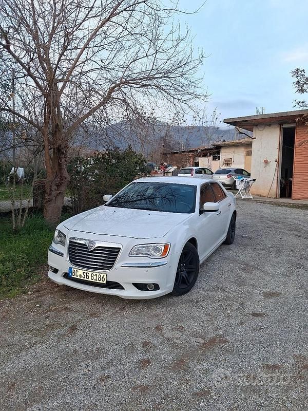 Usata Lancia Thema 239 CV (175 kW) 2013 Bianco Berlina