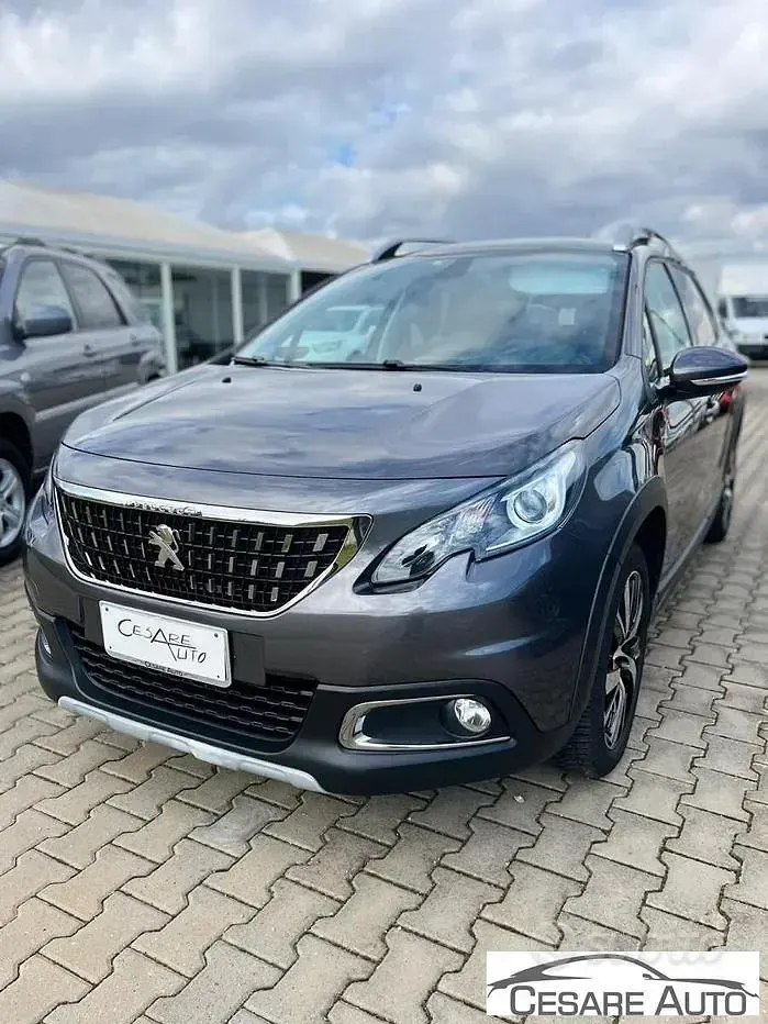 Usata Peugeot 2008 GT-line 120 CV (88 kW) 2018 Grigio SUV