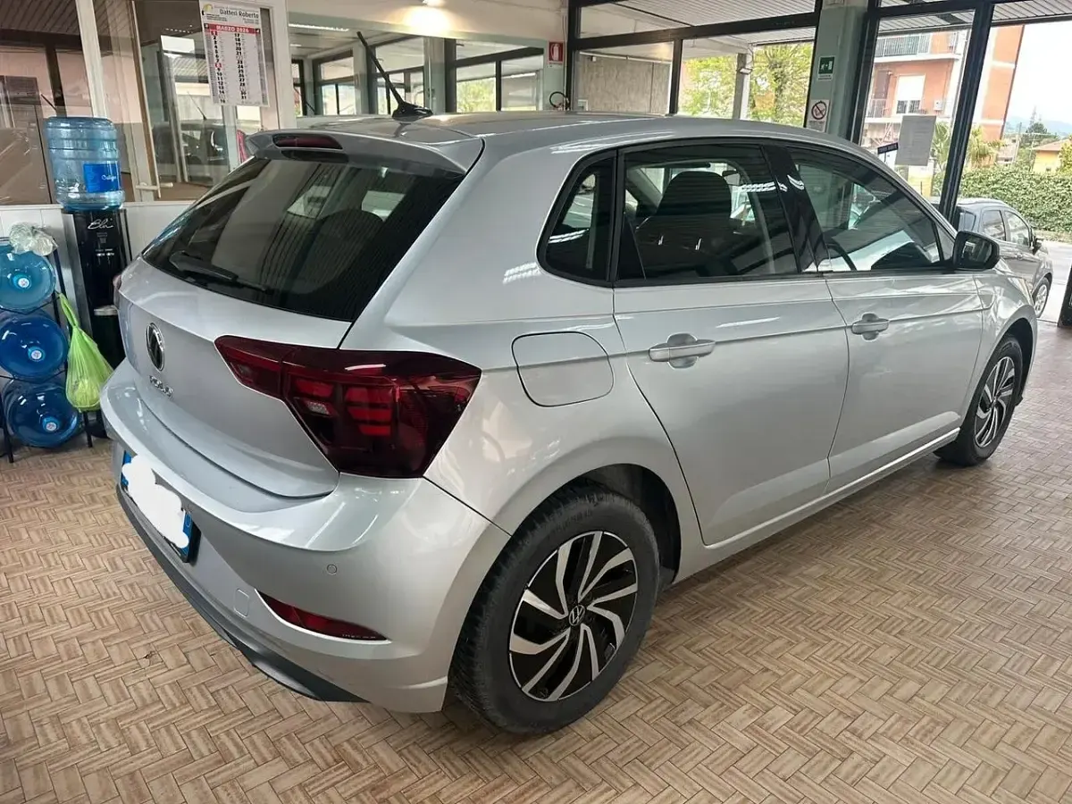 Usata VW Polo 95 CV (69 kW) 2023 Argento Utilitaria
