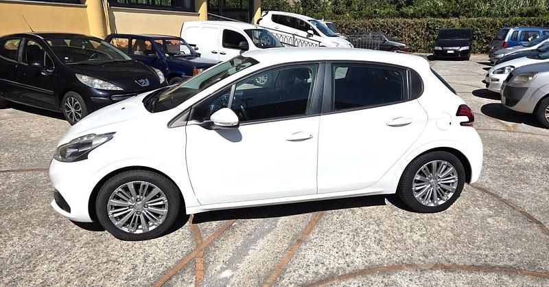 Usata Peugeot 208 75 CV (55 kW) 2017 Bianco Utilitaria