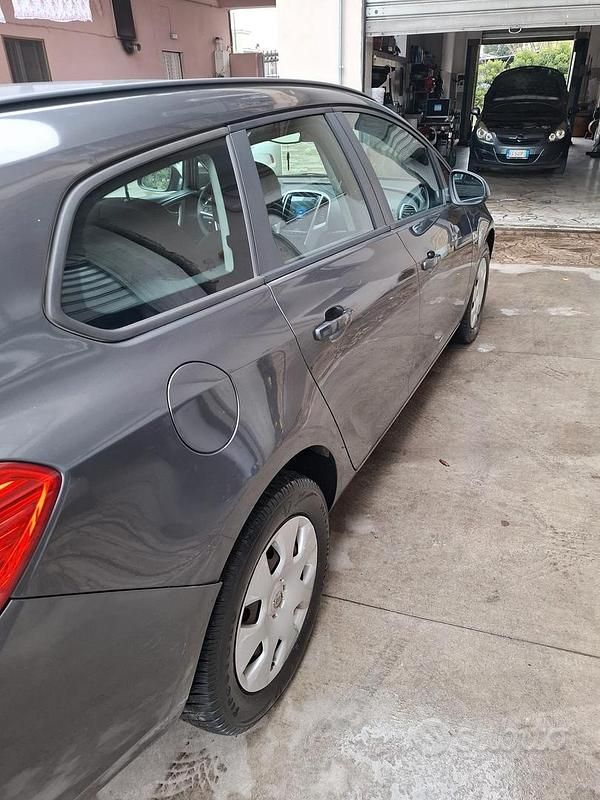 Occasion Opel Astra 115 ch (84 kW) 2011 Gris Berline