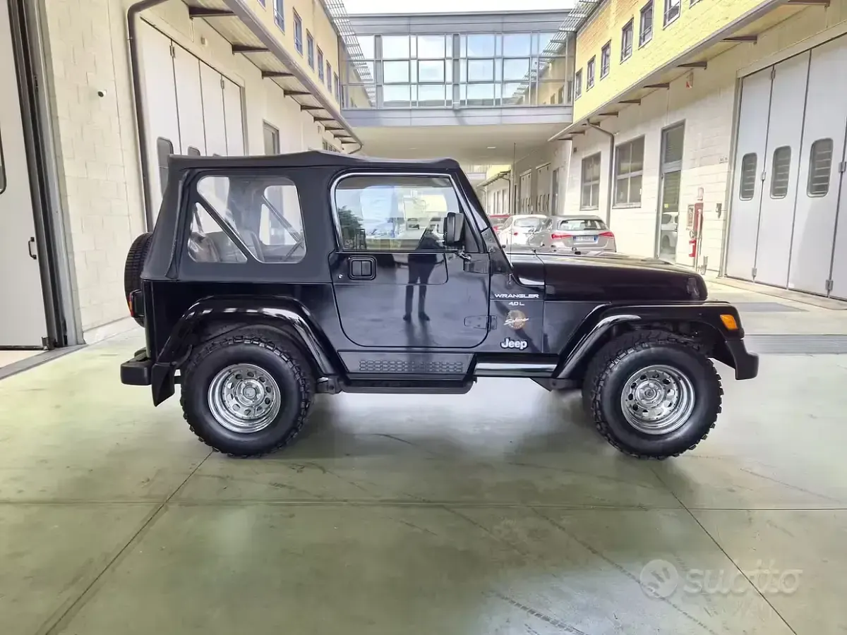 Usata Jeep Wrangler Sahara 177 CV (130 kW) 1999 Nero SUV