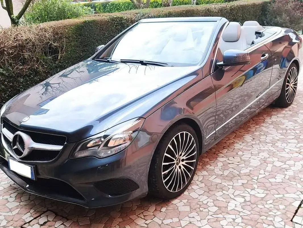 Usata Mercedes E220 170 CV (125 kW) 2014 Grigio Cabrio