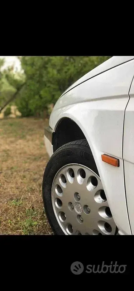 Usata Alfa Romeo 155 116 CV (85 kW) 1993 Bianco Berlina