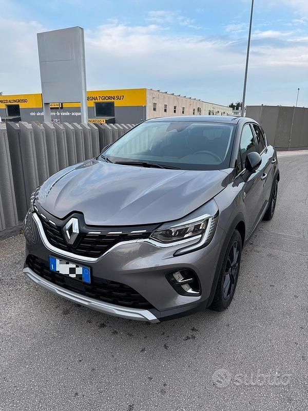 Usata Renault Captur Techno 100 CV (73 kW) 2023 Grigio SUV