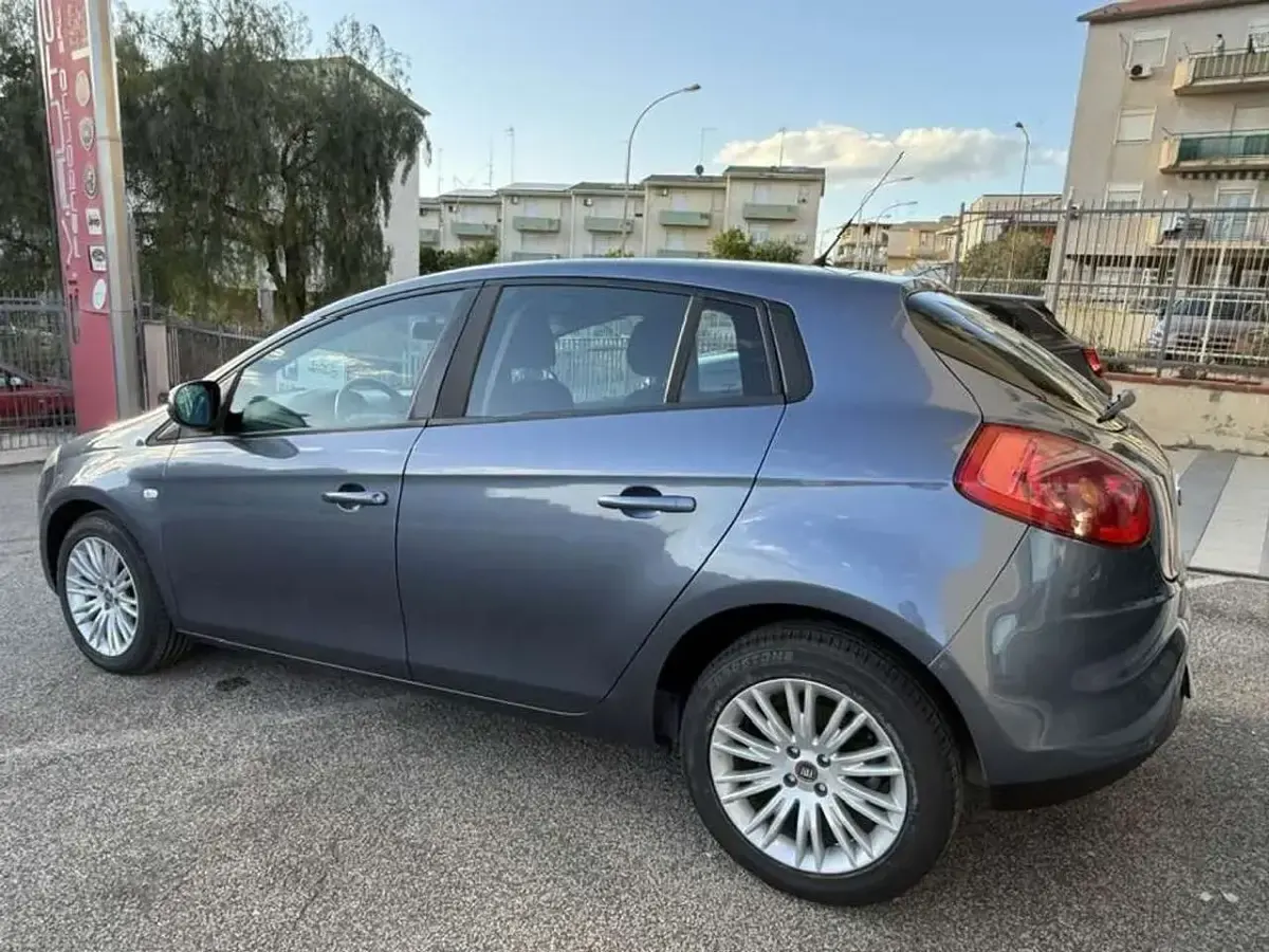 Usata Fiat Bravo Dynamic 105 CV (77 kW) 2010 Blu/azzurro Utilitaria