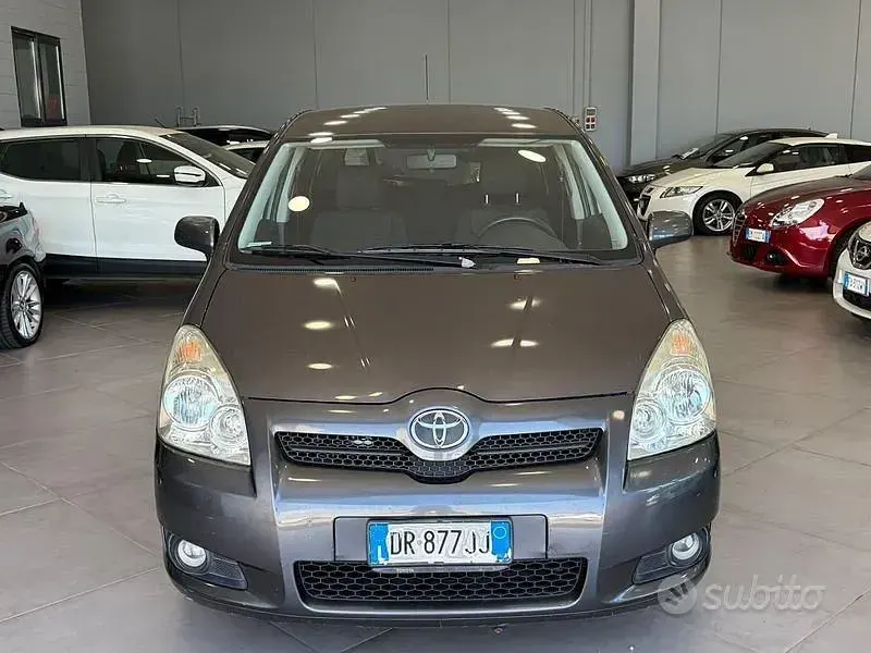 Usata Toyota Corolla Verso Sol 129 CV (94 kW) 2008 Grigio Monovolume