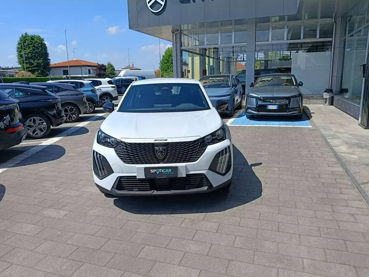 Nuova Peugeot 2008 Style 136 CV (100 kW) 2026 Bianco okenite SUV
