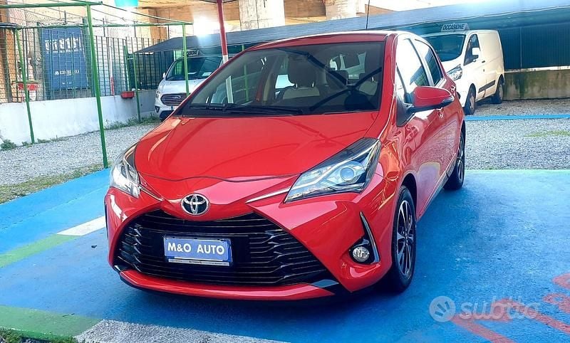 Usata Toyota Yaris 72 CV (52 kW) 2020 Rosso Berlina