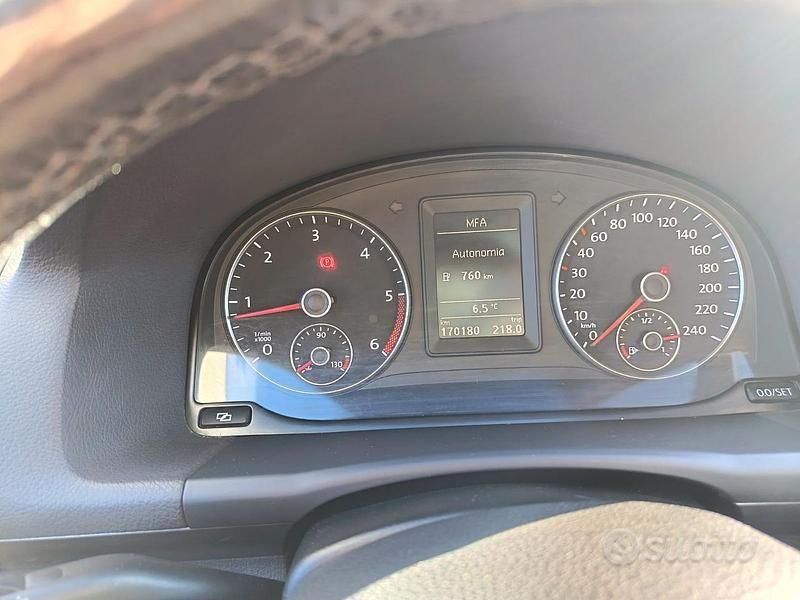Usata VW Touran 105 CV (77 kW) 2012 Grigio Monovolume