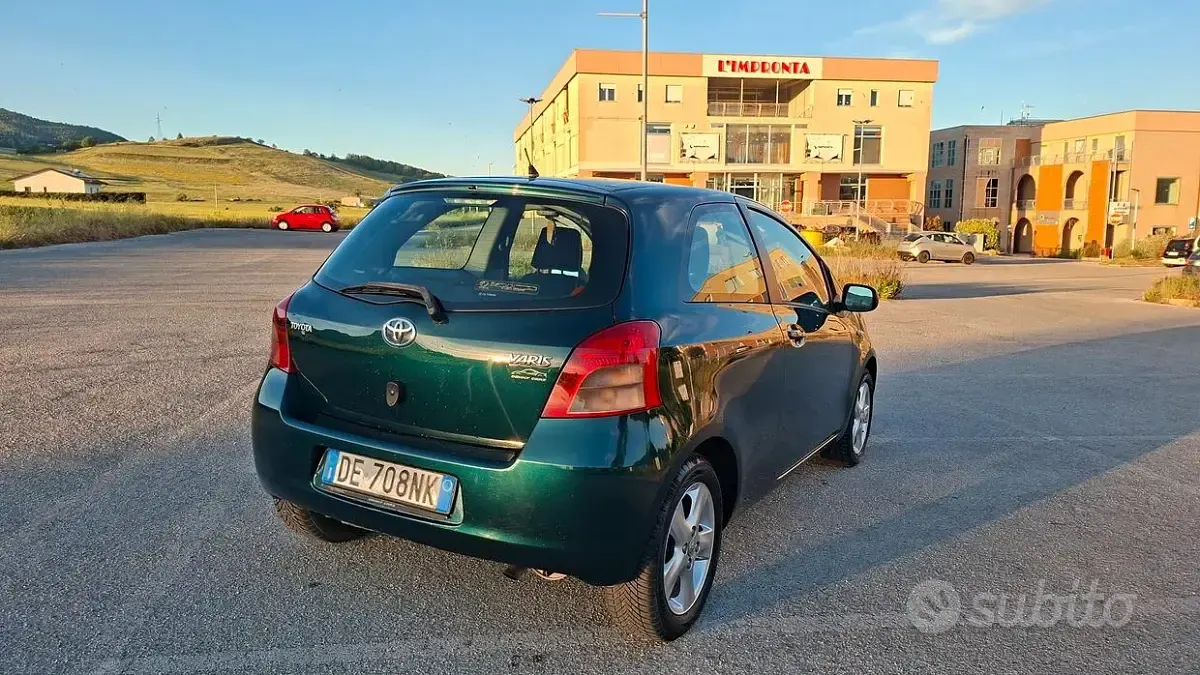 Usata Toyota Yaris 87 CV (63 kW) 2007 Verde Utilitaria