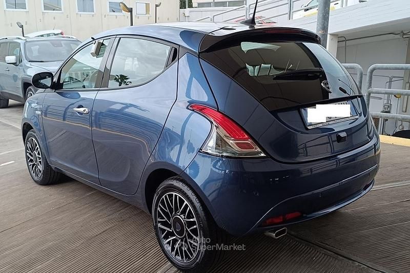 Usata Lancia Ypsilon 69 CV (50 kW) 2024 Blu Utilitaria