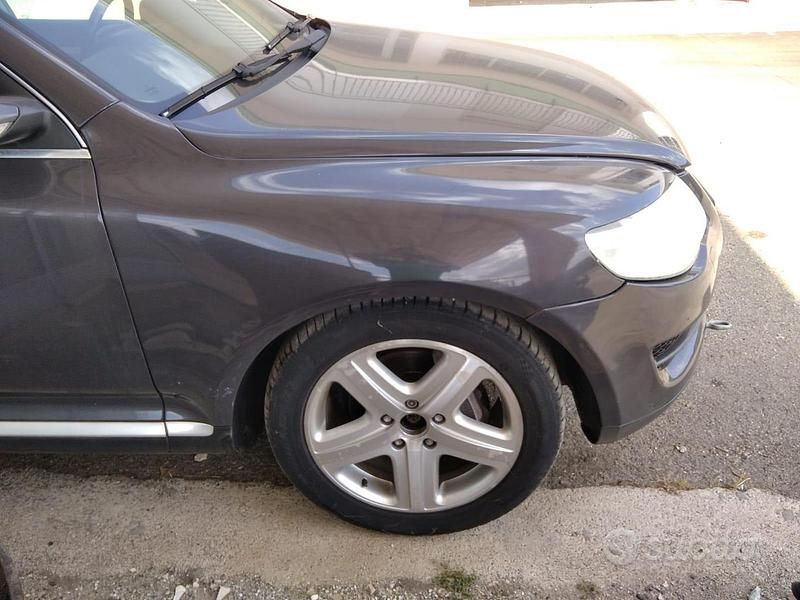 Usata VW Touareg 240 CV (176 kW) 2007 Grigio SUV