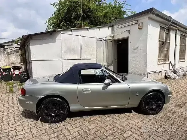Usata Mazda MX5 110 CV (80 kW) 2003 Grigio Cabrio