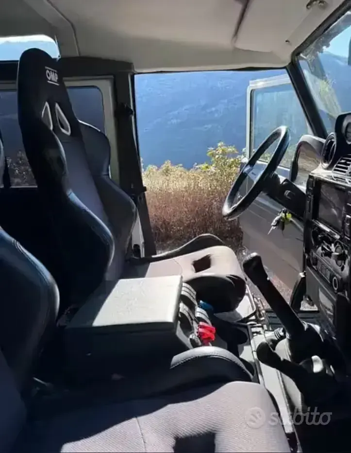 Usata Land Rover Defender 122 CV (89 kW) 2013 Bianco SUV