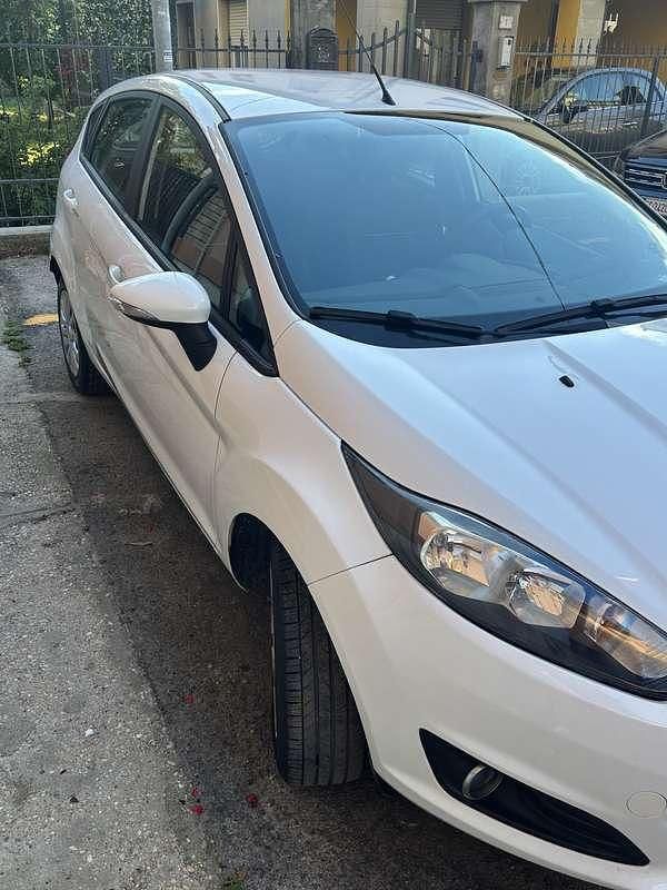 Usata Ford Fiesta 95 CV (69 kW) 2017 Bianco Berlina