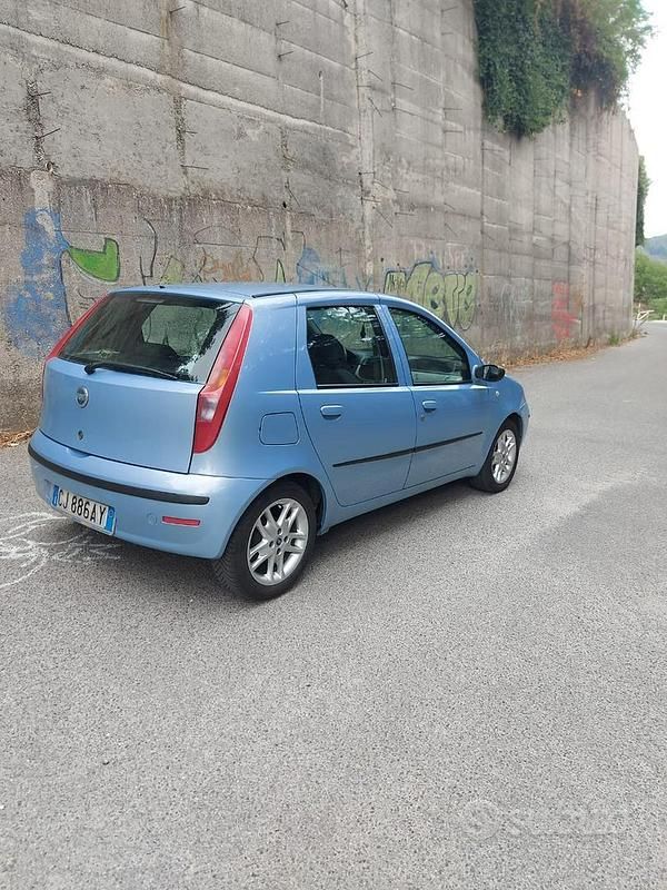 Usata Fiat Punto 69 CV (50 kW) 2004 Blu Utilitaria