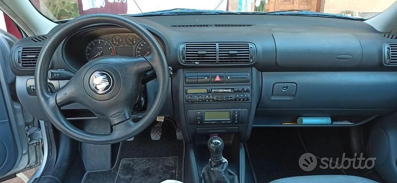 Usata Seat Leon 75 CV (55 kW) 2001 Berlina