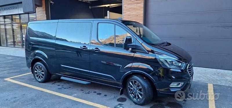 Nero Usata 2020 Ford Tourneo Custom Titanium Furgone | 28.500 € (Buon prezzo) - Immagine 1/4