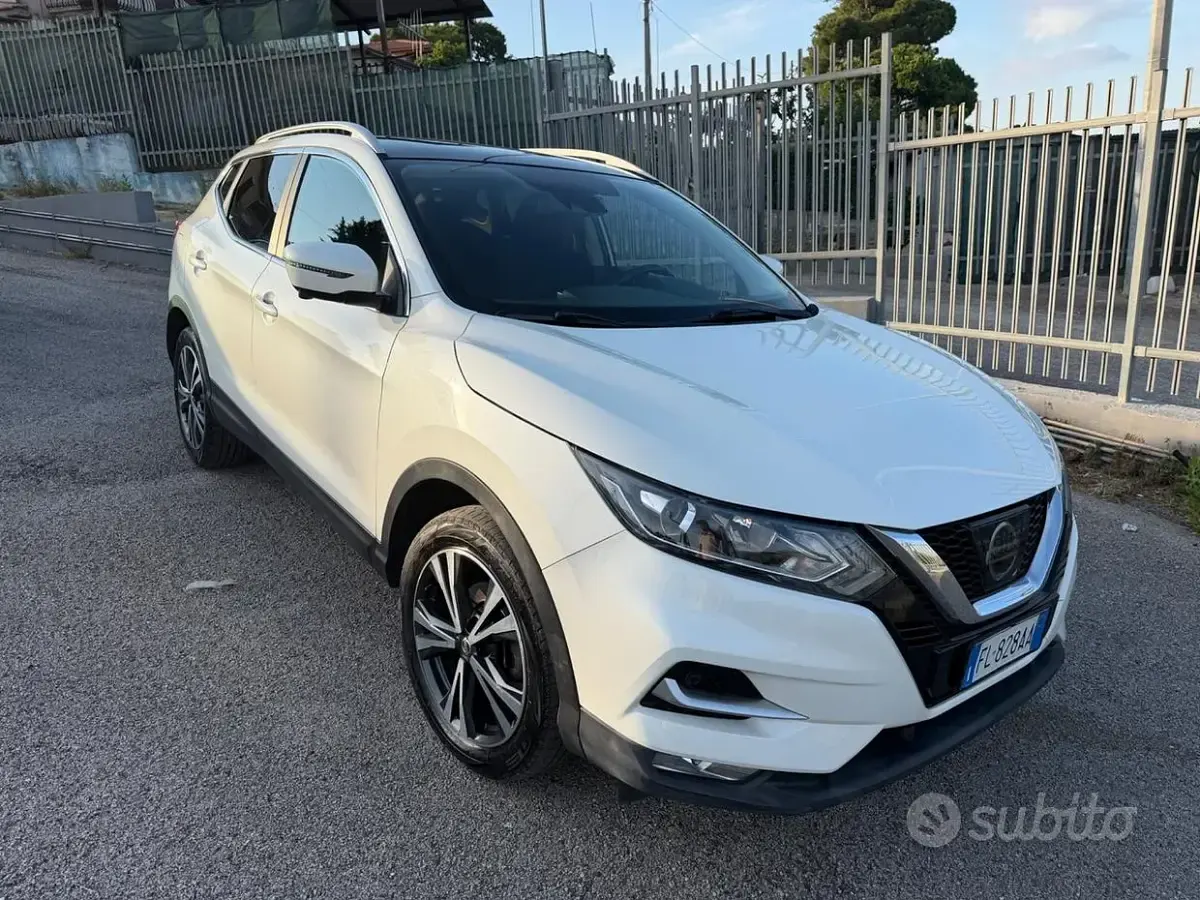 Usata Nissan Qashqai N-Connecta 131 CV (96 kW) 2017 Bianco SUV
