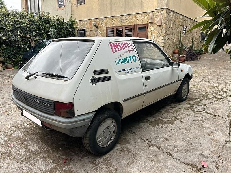 Usata Peugeot 205 60 CV (44 kW) 1993 Bianco Furgone