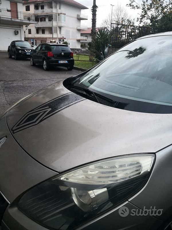 Usata Renault Scénic III XMOD 110 CV (80 kW) 2011 Grigio Monovolume