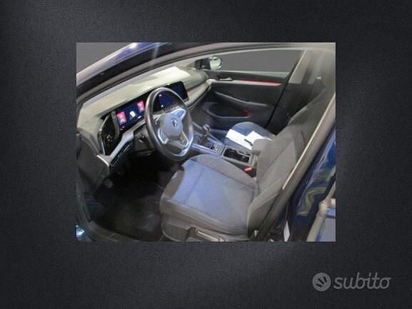 Usata VW Golf VIII Life 115 CV (84 kW) 2022 Blu Station wagon