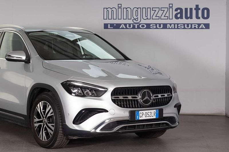 Usata Mercedes 200 150 CV (110 kW) 2023 Argento SUV
