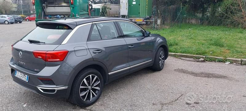 Usata VW T-Roc 150 CV (110 kW) 2019 Grigio SUV