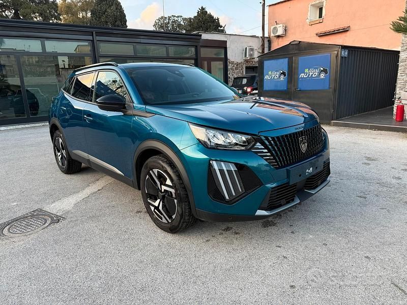 Usata Peugeot 2008 Allure 102 CV (75 kW) 2025 Verde SUV