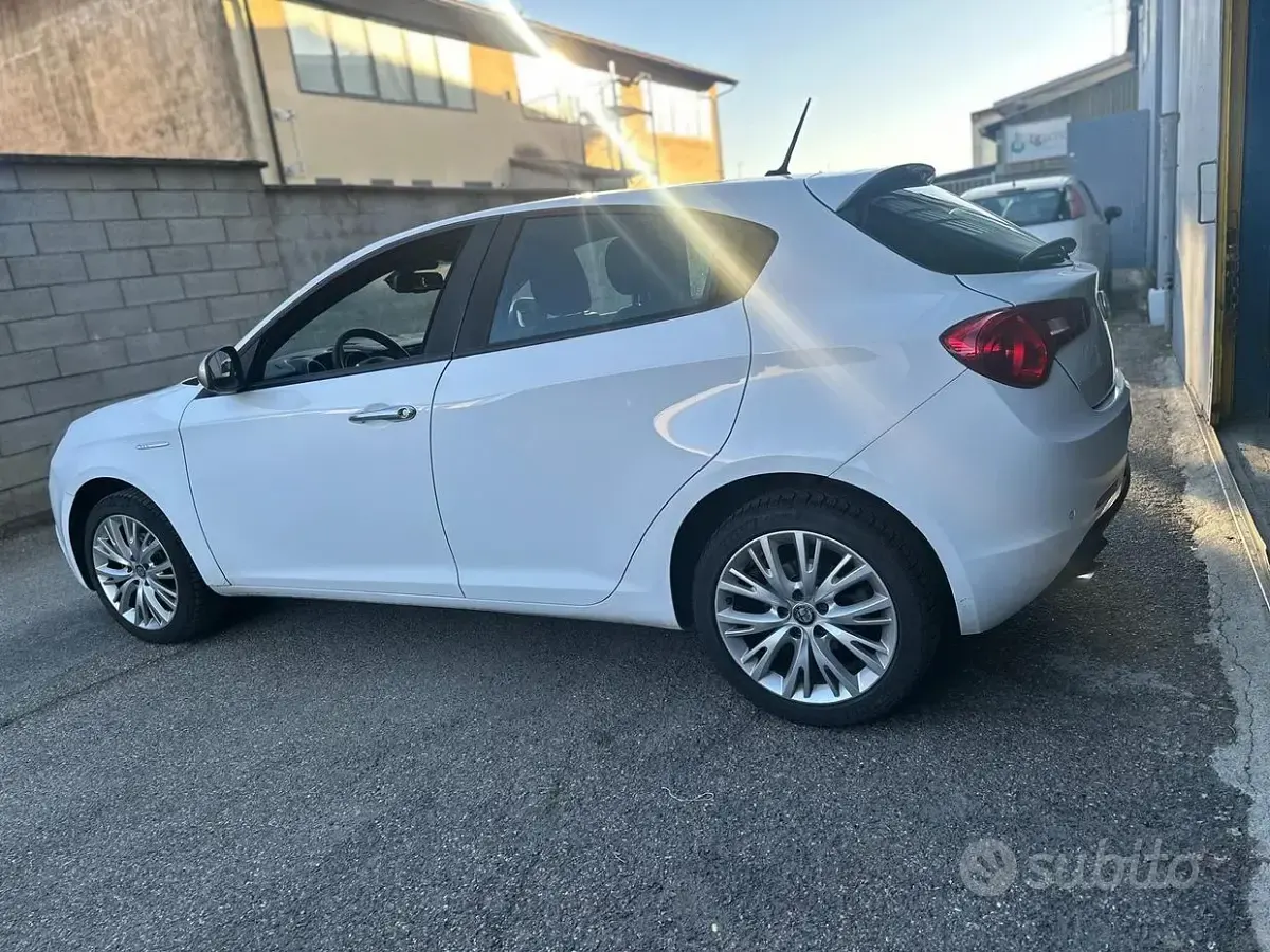 Usata Alfa Romeo Giulietta 120 CV (88 kW) 2018 Bianco Utilitaria