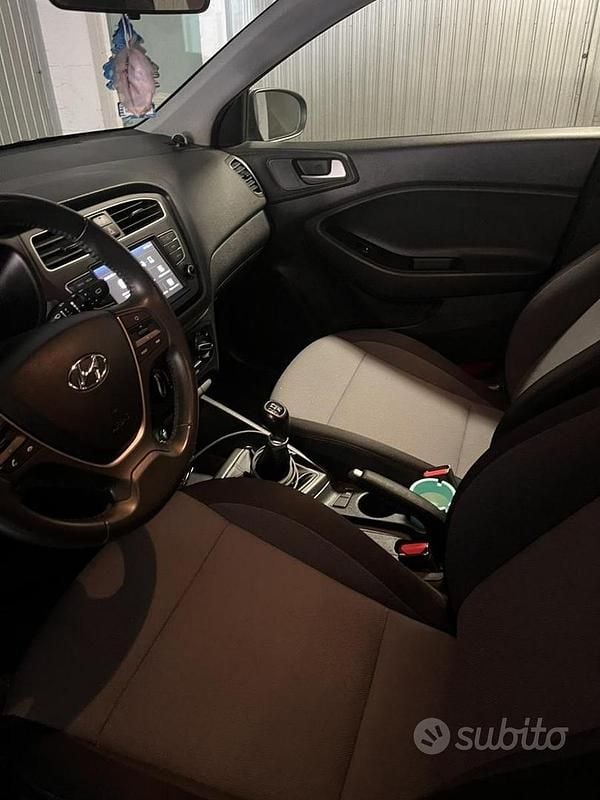 Usata Hyundai i20 Advanced 75 CV (55 kW) 2019 Grigio Utilitaria