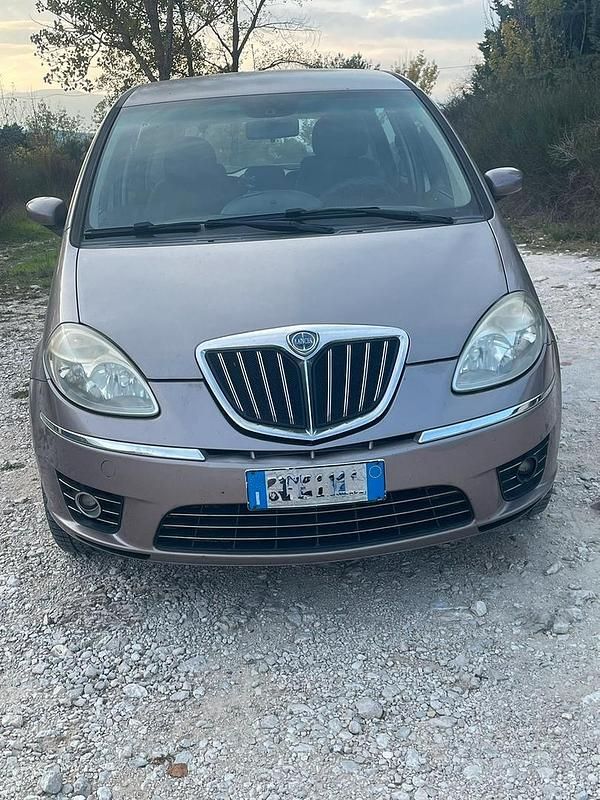 Usata Lancia Musa 95 CV (69 kW) 2007 Grigio Monovolume