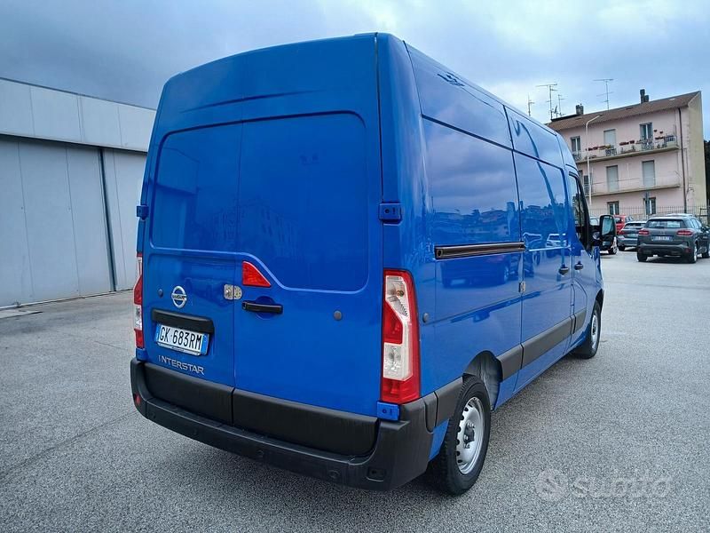 Usata Nissan Interstar 135 CV (99 kW) 2022 Blu Furgone