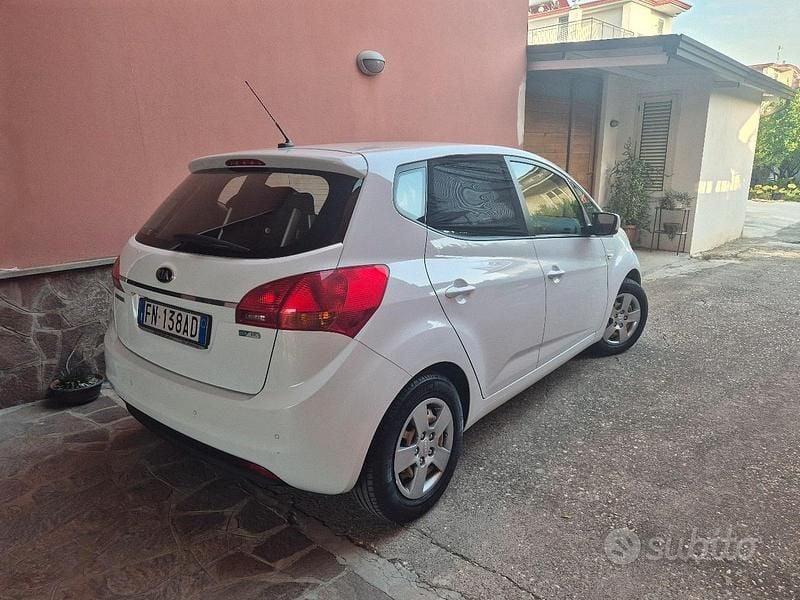 Bianco Usata 2018 Kia Venga Due volumi | 9000 € (Buon prezzo) - Immagine 1/4